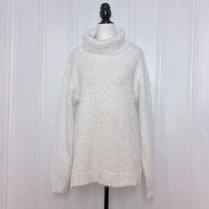KENNETH COLE Ultra Cozy Oversized White Turtleneck Sweater